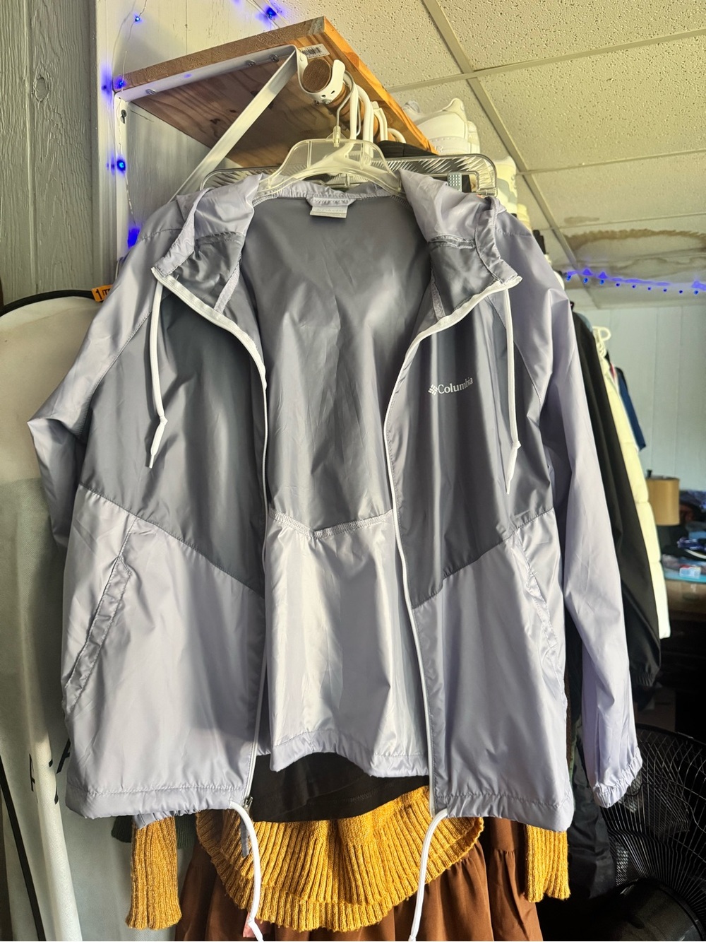 Columbia Lightweight Hooded Windbreaker - Lavender/Light Gray